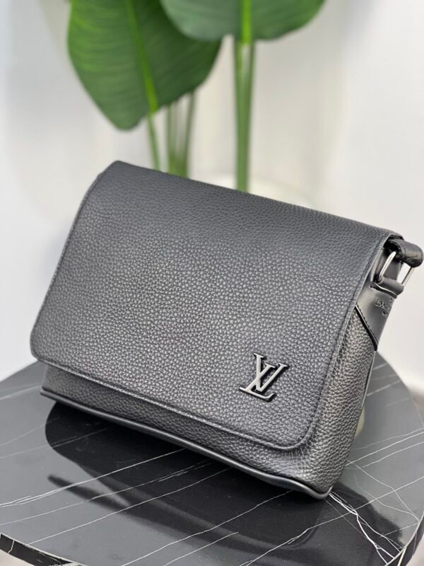 LV Facteur Noir Simple