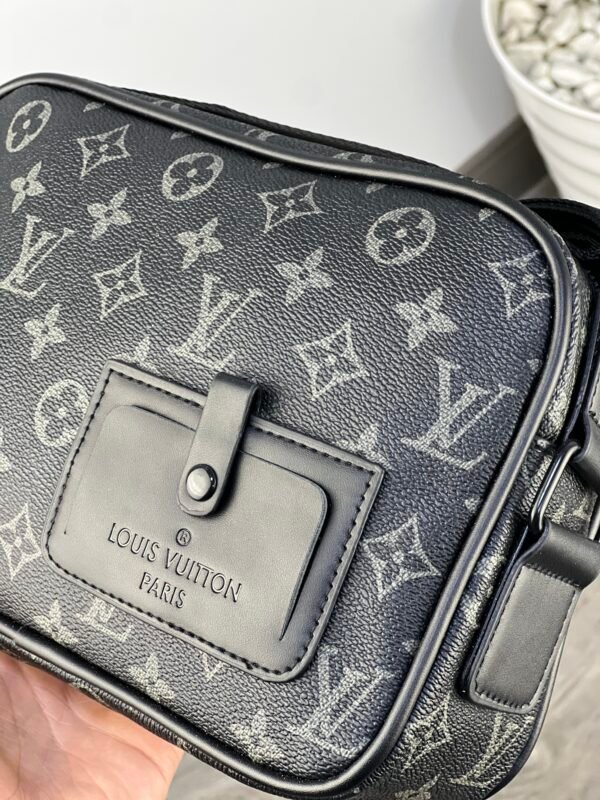 LV Sacoche new lrg 001