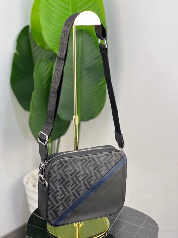 FENDI Sacoche Gris-bleu lrg001 – Image 2