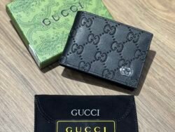 Portfeille Gucci GG gravé (noir)