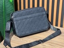 Alternative view of Sacoche Gucci gravé sgh box chn omr