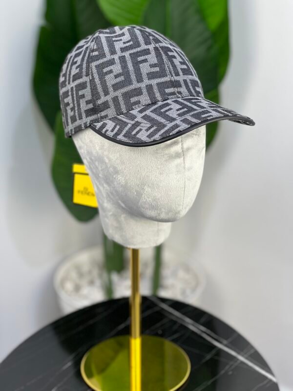Casquette FENDI tyh (Gris)