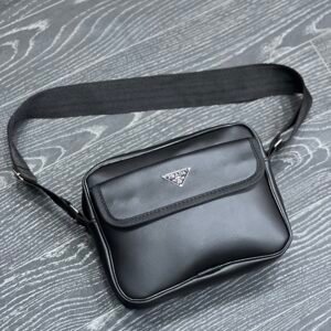 Sacoche Prada simple omr (noir)