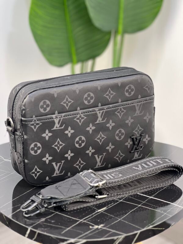 Sacoche LV glacé pch coté syh (noir)