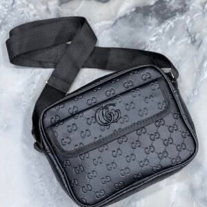 Sacoche Gucci gravé omr (noir)
