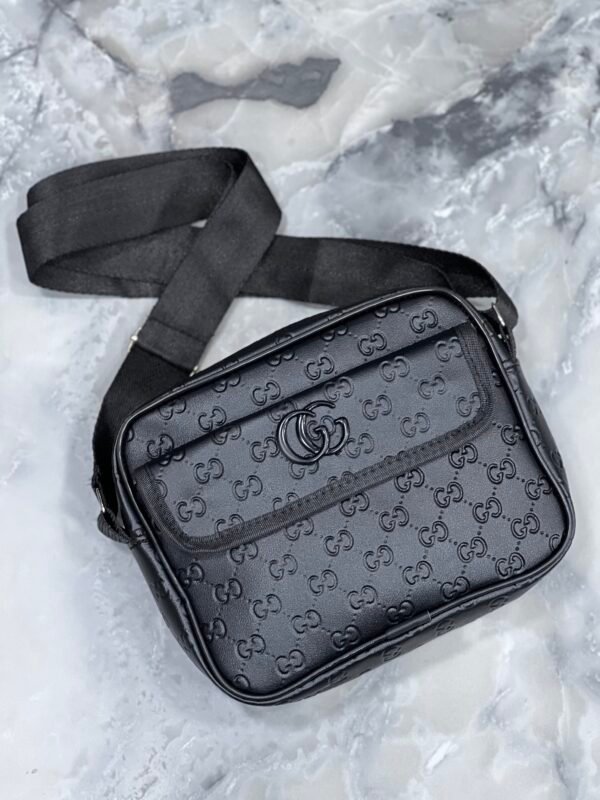 Sacoche Gucci gravé omr (noir)