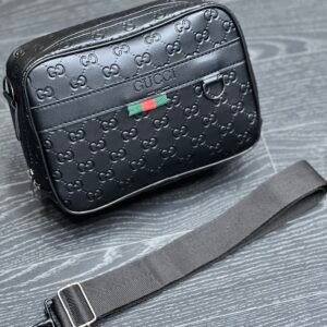 Sacoche Gucci gravé box omr (noir)