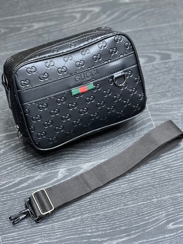Sacoche Gucci gravé box omr (noir)