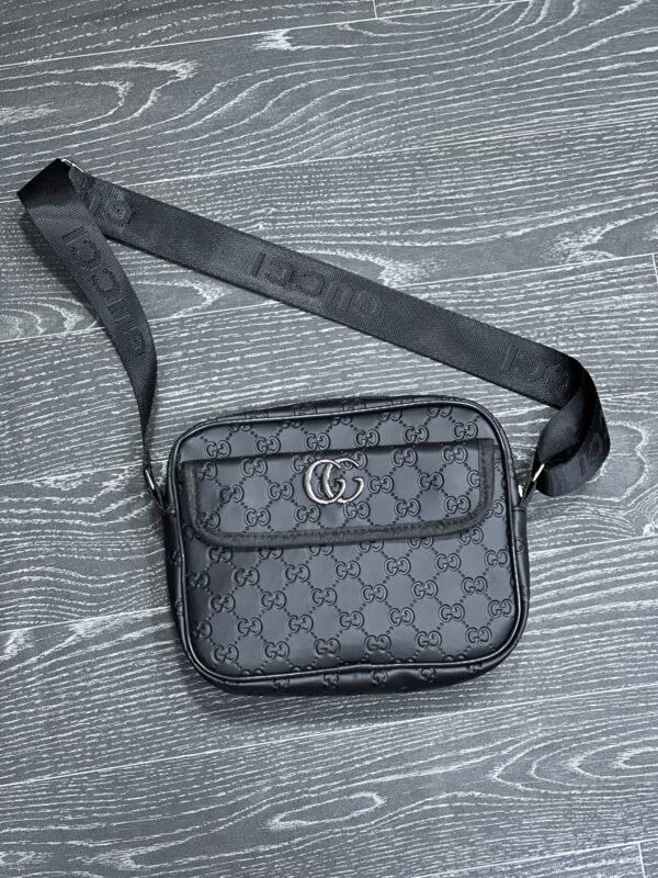 Sacoche Gucci gravé omr (noir)