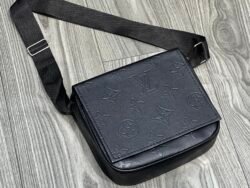 Sacoche facteur LV gravé big moy (noir)