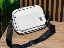 Sacoche LV garvé big fst omr (blanc)