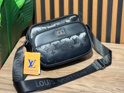 Sacoche LV glacé poche new (noir)