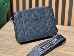 Sac LV gravé box new syh (noir)